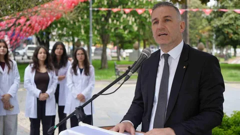 Karacan: "Her yıl yaklaşık 3 bin 800 eczacı mezun oluyor"