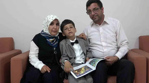 Antalya'da Otizmli Öğrenciden Hikaye Kitabı