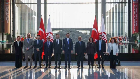 Bakan Kurum Pekin'de Çinli Şirketlerle Görüştü