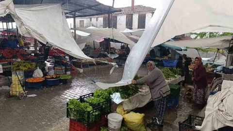 Selendi'de Lodos ve Sağanak Yağış