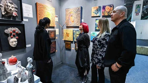 İzmir'de Sanat Fuarı Başladı