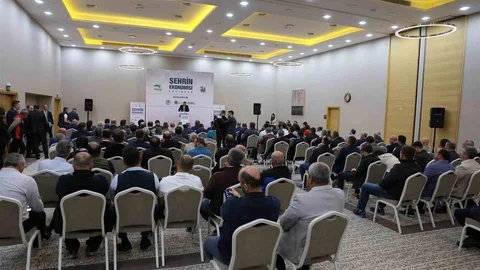 Erzincan'da Ekonomi Paneli Düzenlendi