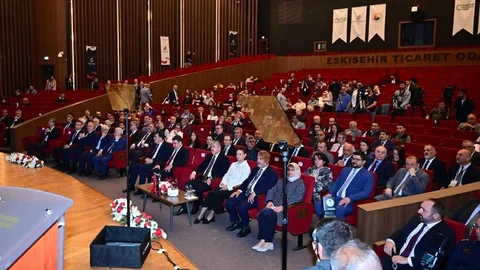 Eskişehir Sempozyumu'nda ESOGÜ Rektörü Konuştu