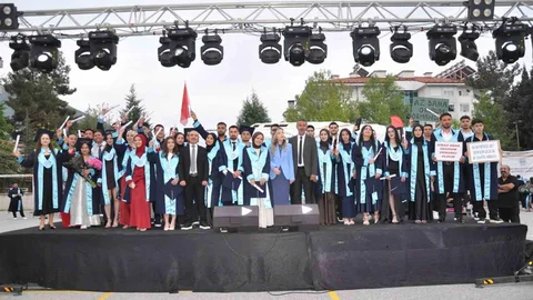 Alanya'da Mezuniyet Sevinci Başladı