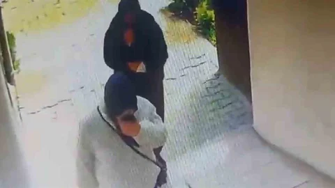 İki Kadın Hırsızlık Yaparken Yakalandı