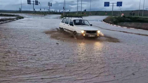 Çorum'da Sağanak Yağış Sorun Yarattı