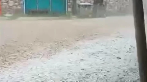 Bursa'da Ceviz Büyüklüğünde Dolu Yağışı