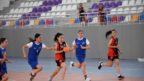 Afyonkarahisar'da Hentbol Müsabakaları Tamamlandı