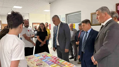 Burhaniye'de Bilim Fuarı Düzenlendi