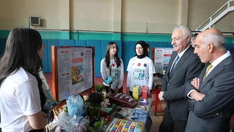 Bayburt'ta Öğrencilerin Bilim Projeleri Sergileniyor