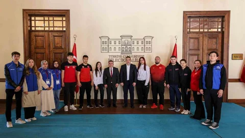 Başarı Dolu Gençler Vali Sözer'le Buluştu