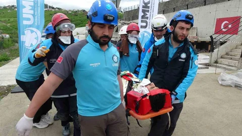 Trabzon'da Gerçekçi Deprem Tatbikatı