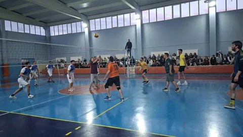 Hisarcık’ta kurumlararası voleybol turnuvasında Devlet Hastanesi şampiyon oldu