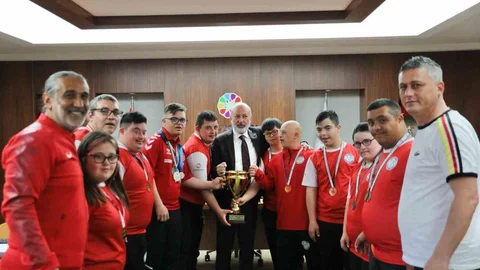 Kayseri'de Şampiyon Sporculara Destek