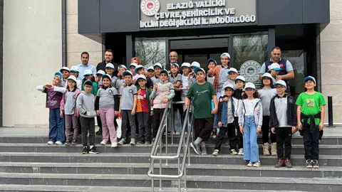 Elazığ'da Öğrenciler Kapak Topladı