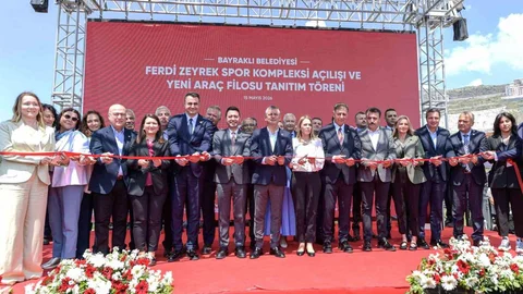 Özgür Özel İzmir'de Spor Kompleksi Açılışında