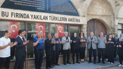 Kozan’da Gençler Şehitlikte Dua Etti