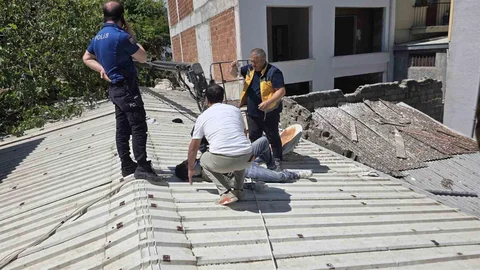 Mudanya'da Vinç Devrildi, İki İşçi Yaralandı