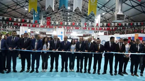 Malatya'da İpekyolu Kariyer Fuarı Açıldı