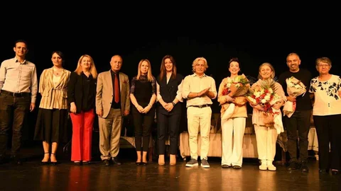 Demans Pratiği Tiyatrosu İzleyicileri Duygulandırdı