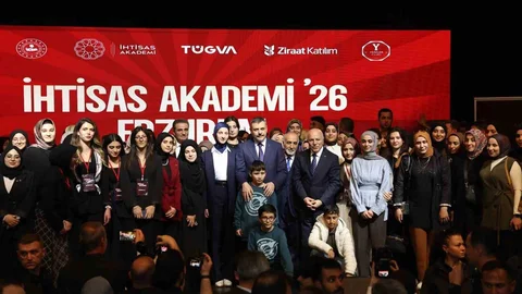 İçişleri Bakanı Çiftçi Erzurum'da Gençlerle Buluştu
