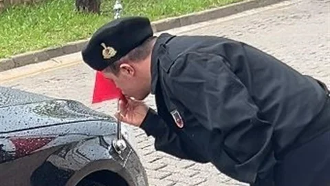 Ömer'in Bayrak Hassasiyeti Herkesi Duygulandırdı