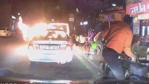 Mersin'de Otomobil Alev Aldı