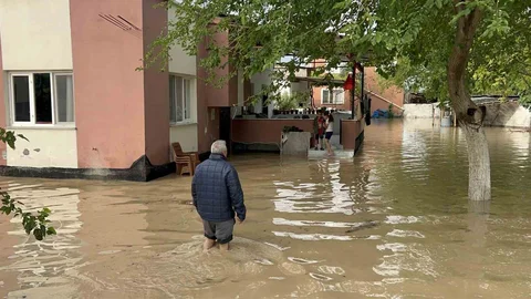 Osmaniye'de Sağanak Yağış Sonrası Su Baskınları