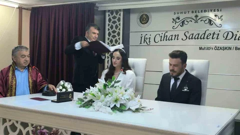 Polis Çift, Ekip Otosuyla Nikaha Geldi