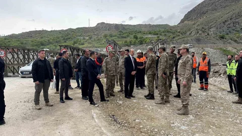 Hakkari'de Ulaşım Çalışmaları İncelendi