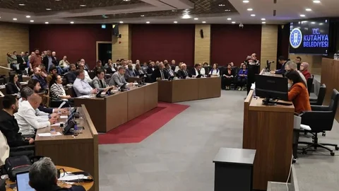 Kütahya Belediye Meclisi'nde Kesin Hesap Redd edildi
