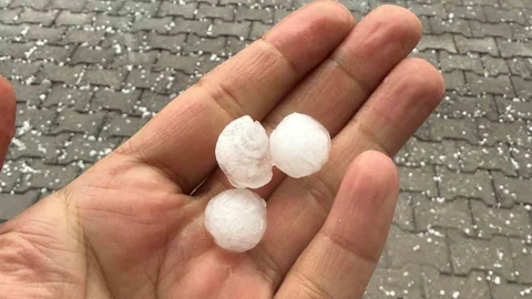 Tatvan'da Dolu Yağışı Etkili Oldu