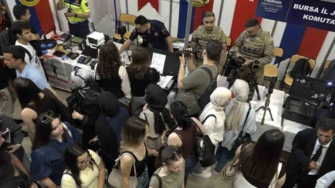 Bursa'da Jandarma Stantına İlgi Yoğun Oldu