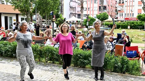 Yaşlılara Özel Bahar Şenliği Antalya'da Gerçekleşti