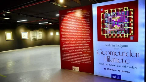İstanbul'da Küfi Yazı Sergisi Açıldı
