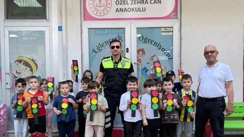 Minik Öğrenciler Trafik Eğitimi Alıyor