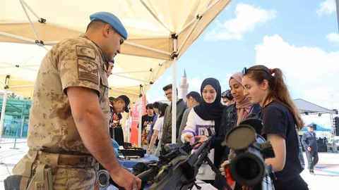 Kırşehir'de Bilim Şenliğinde Jandarma Standı İlgi Gördü