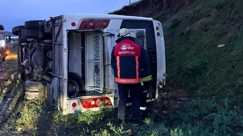 Van'da Midibüs Devrildi, 4 Yaralı