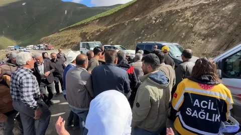 Yüksekova'da Minibüs Kazası İki Can Aldı