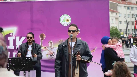 Bolu'da Gençlik Konseri Büyük İlgi Gördü