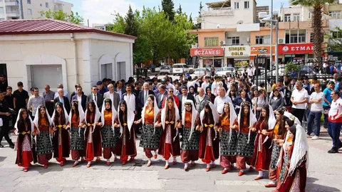 Kahta'da Gençlik Haftası Yürüyüşü Düzenlendi