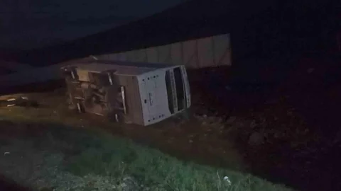 Taraftar Midibüsü Devrildi, 27 Yaralı Var