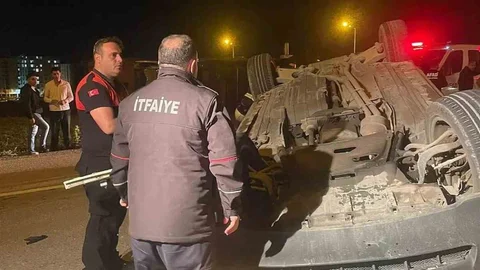 Siirt'te Ambulans ve Otomobil Çarpıştı