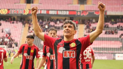 Eskişehirspor'da Kaptan Akın Akman Veda Etti