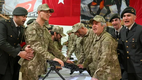 Engelliler Asker Oldu, Gurur Dolu Anlar
