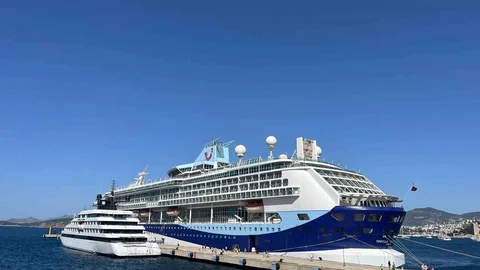 Bodrum’a İki Gemi Daha Geldi