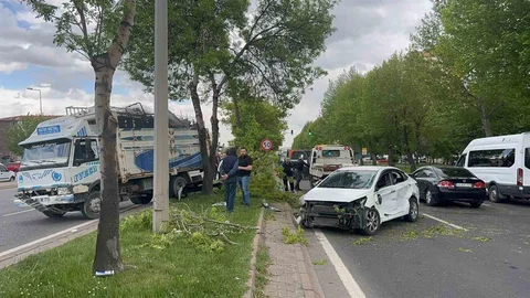 Kamyon ve Otomobil Çarpıştı: 1 Yaralı