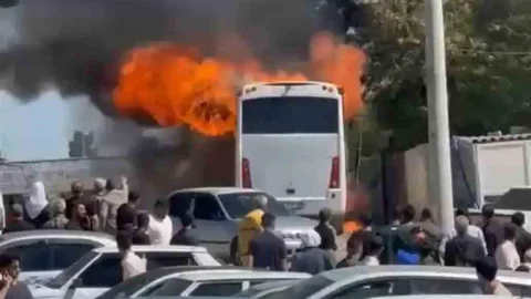 Şanlıurfa'da Tur Otobüsü Yangın Çıkardı