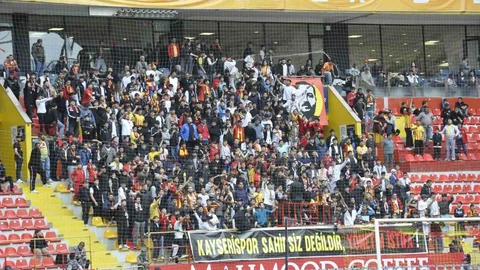 Kayseri'de Kayserispor-Konyaspor Maçı Beraberlik Sürüyor