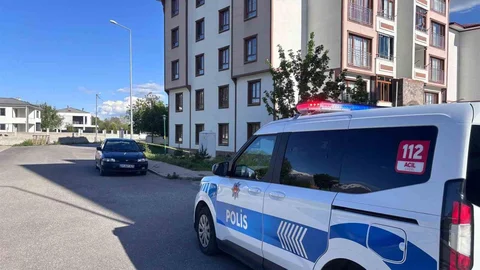 Erzincan'da 4. Kattan Düşen Çocuk